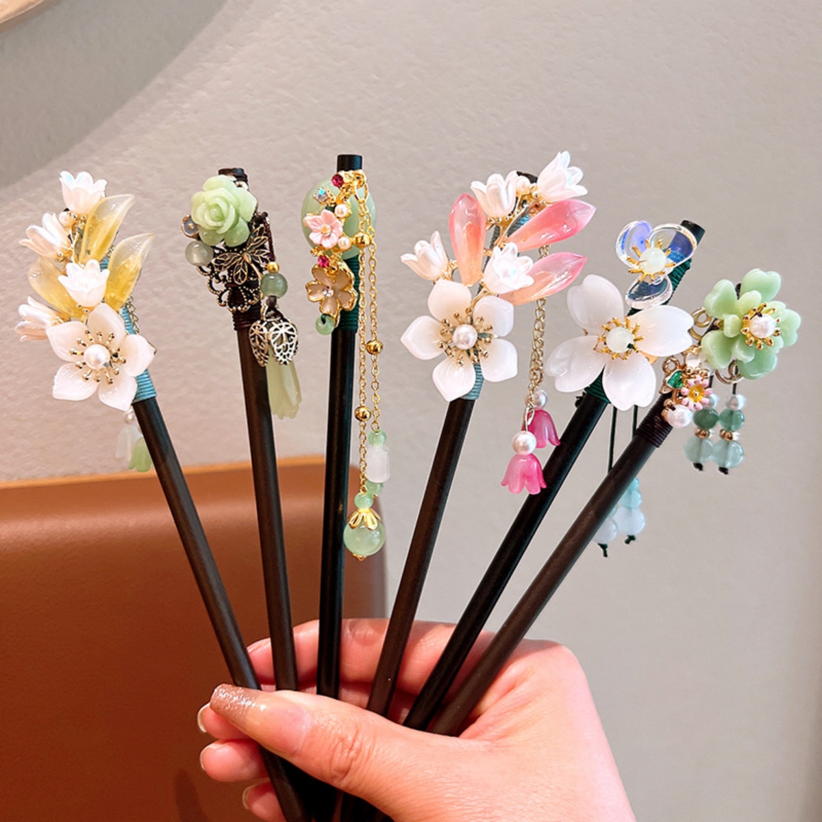 Hanbok Hair Pin - Exquisita horquilla de madera con borlas